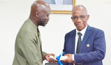 Richard Nii Dadey (right), ARC Board Chairman, presenting a certificate to Sir David Adjaye Richard Nii Dadey (right), ARC Board Chairman, presenting a certificate to Sir David Adjaye